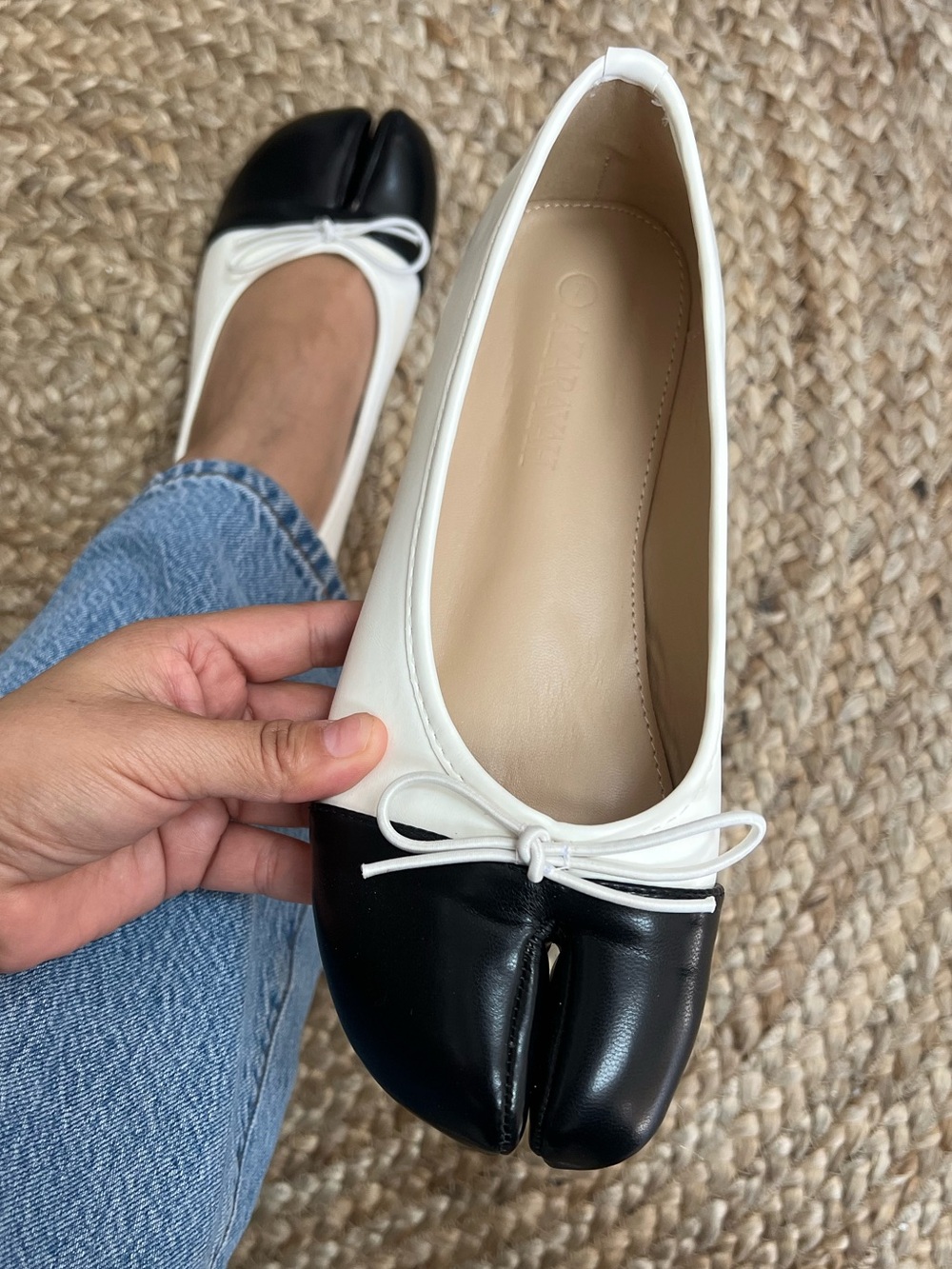 TABI CREAM / BLACK TABIS SPLIT TOE FLATS